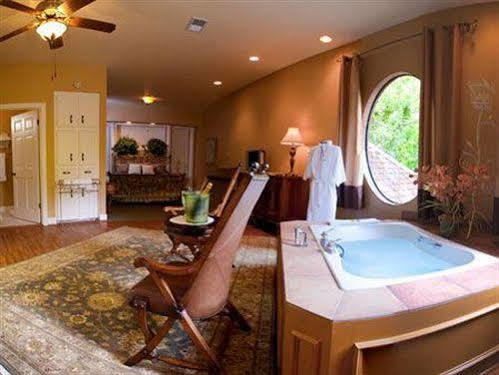 Creekhaven Inn & Spa Уимбърли Екстериор снимка